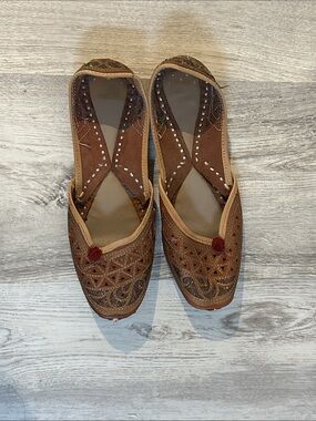 Handcrafted Brown Embroidered Women’s Juttis
